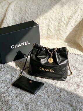 Chanel 22 Large in Quilted Patent Leather